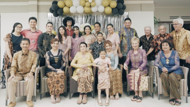 Gak Nyangka, Sharena Delon Rayakan Ulang Tahun Neneknya yang ke-1 Abad
