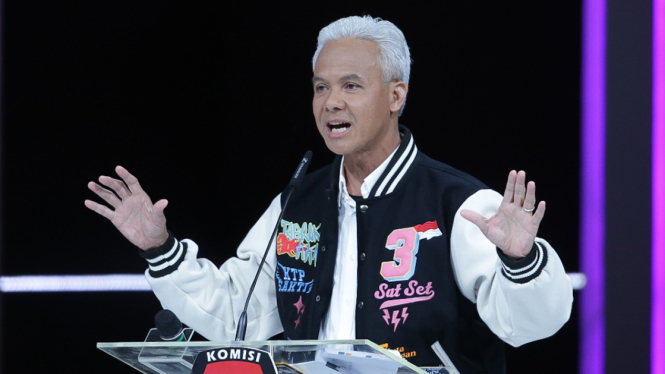 Gaya Kasual di Debat Kelima: Ganjar-Mahfud Pilih Jaket Varsity