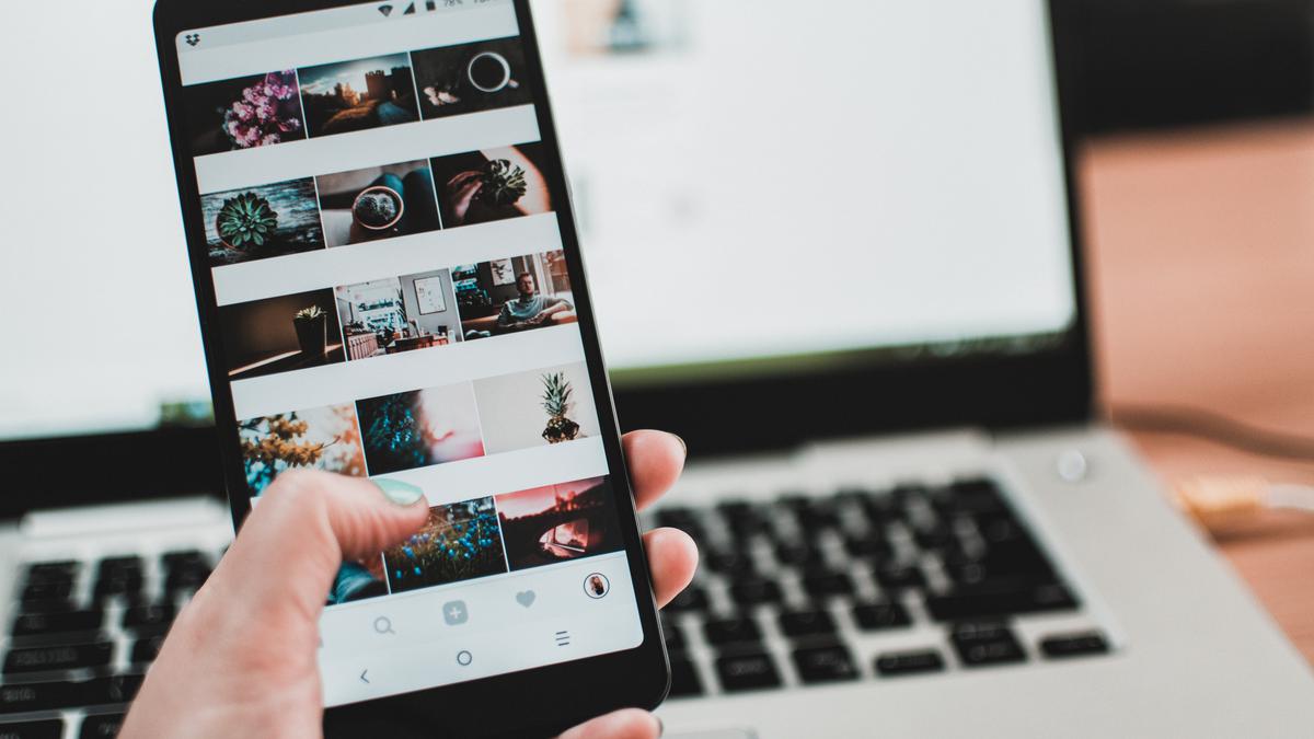 Akun Fake adalah Profil Palsu di Media Sosial, Bertujuan Memanipulasi Opini Publik