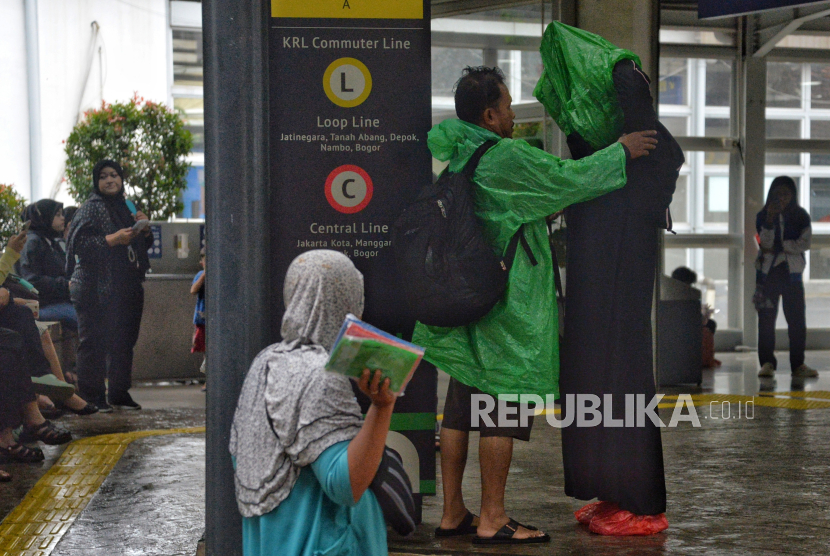 Sedia Payung, Sebagian Wilayah Jakarta Bakal Diguyur Hujan pada Kamis