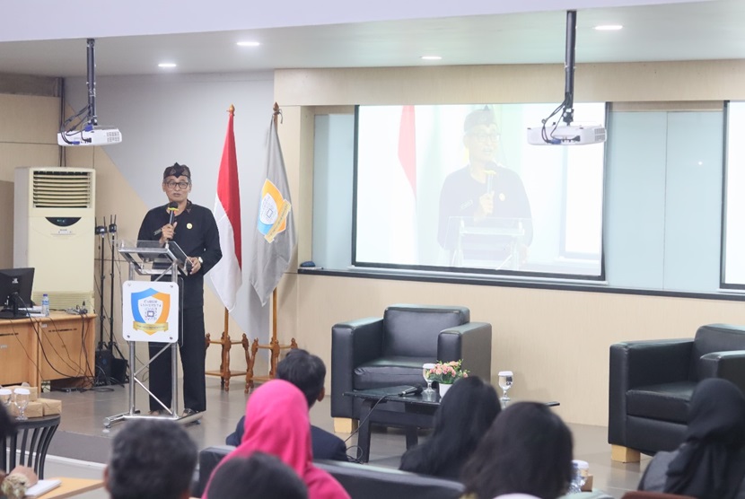 Seminar Cyber Education: Memahami Pengoptimalan AI untuk Teknologi Bisnis
