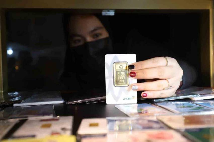 Harga Emas Antam Melesat Rp7.000 per Gram, Buyback Naik Rp6.000