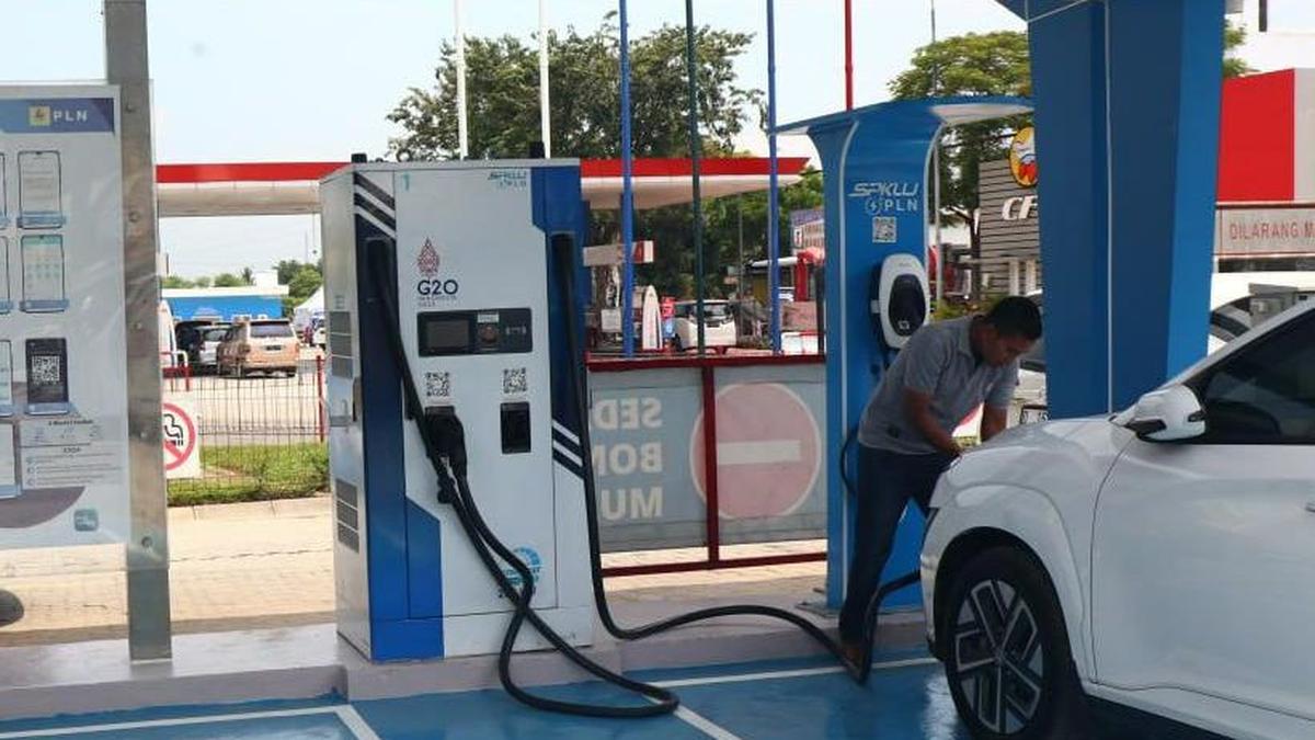 Tren Mobil Listrik Diprediksi Terus Tumbuh di 2025