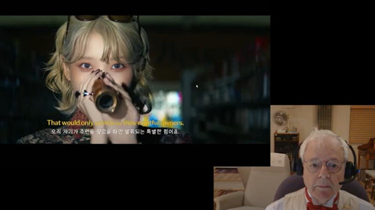 IU Beri Kejutan ke Penggemar Lansia Asal AS dengan Beri Tiket Nonton Konser Gratis