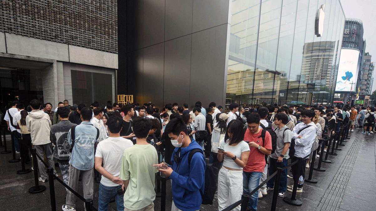 Penjualan iPhone Jeblok Gara-Gara Pengguna di Tiongkok Pindah ke Huawei dll