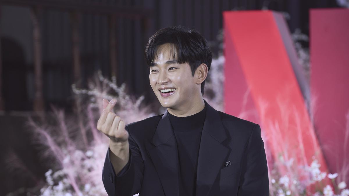 Kim Soo Hyun Deg-degan Saat Syuting Drakor Queen of Tears di Jerman
