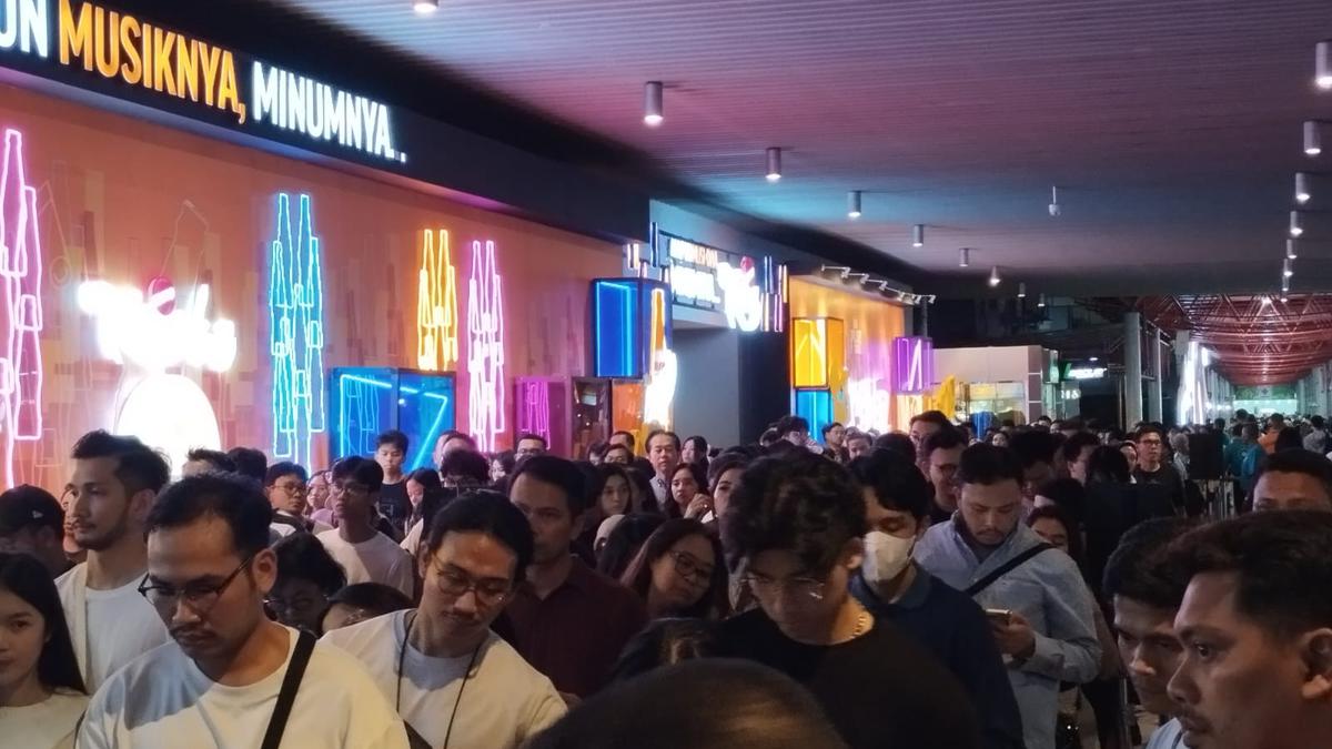 Antrean Panjang Penonton Menantikan Aksi Laufey di Java Jazz 2024 Hari Pertama