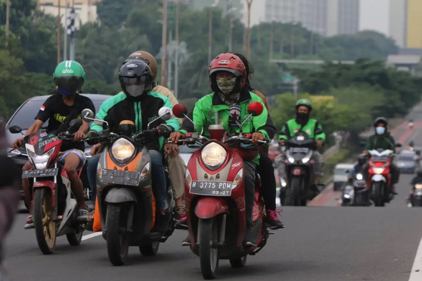 Bukan Transfer, Menaker Minta THR Ojol dalam Bentuk Uang Tunai