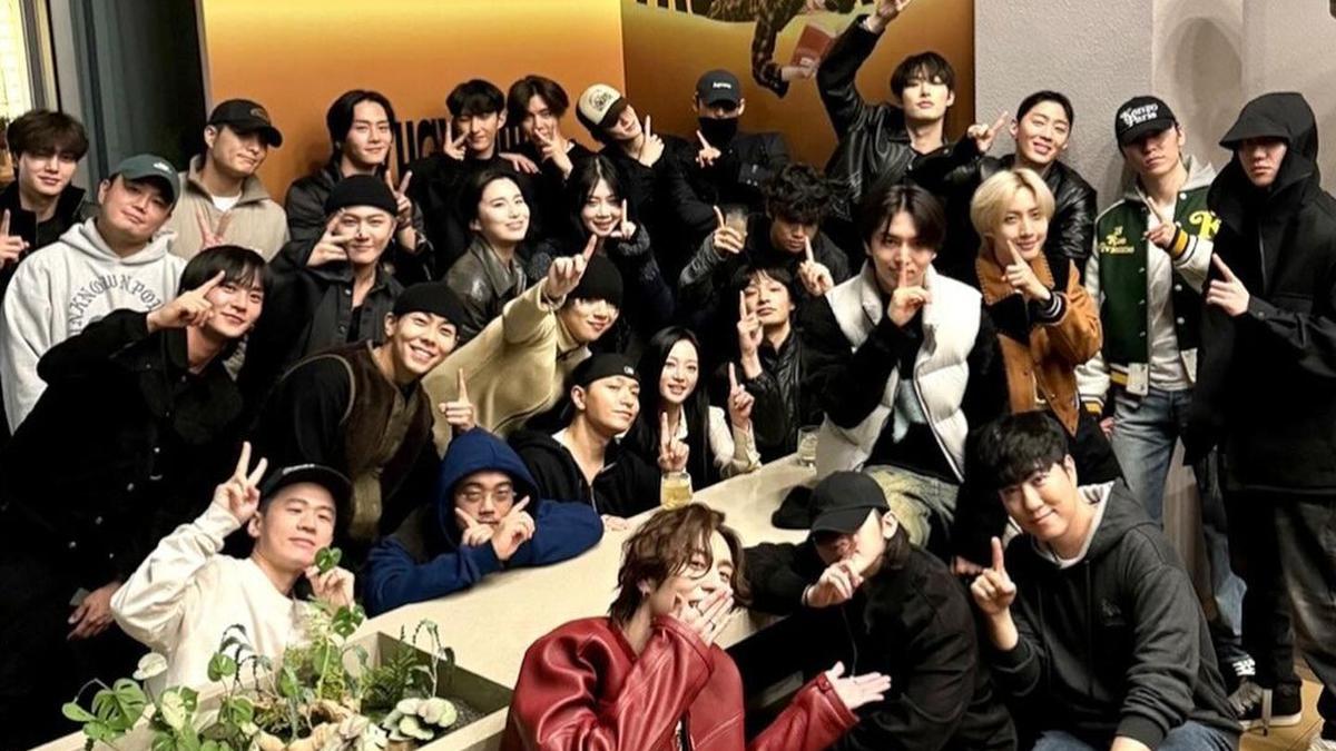 Song Kang hingga Bintang Drakor Marry My Husband Song Ha Yoon Ngumpul di Listening Party Yugyeom GOT7
