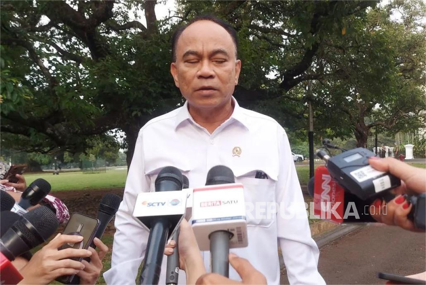 Menkop Sebut Koperasi Desa Merah Putih tidak Gantikan BUMDes